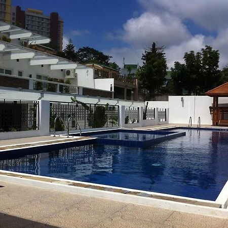 Vista Real Hotel Tagaytay City Buitenkant foto