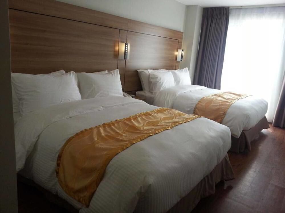 Vista Real Hotel Tagaytay City Buitenkant foto
