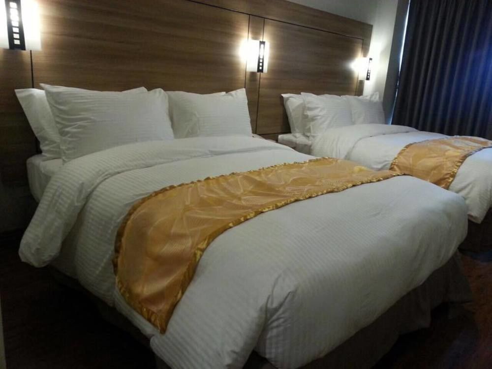 Vista Real Hotel Tagaytay City Buitenkant foto