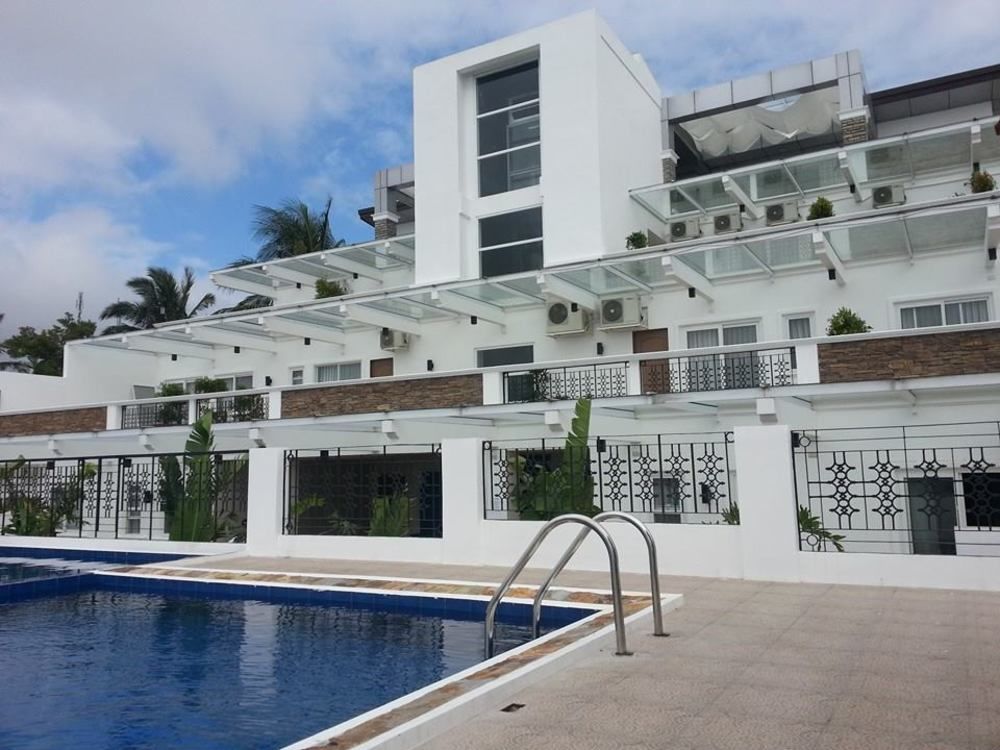 Vista Real Hotel Tagaytay City Buitenkant foto