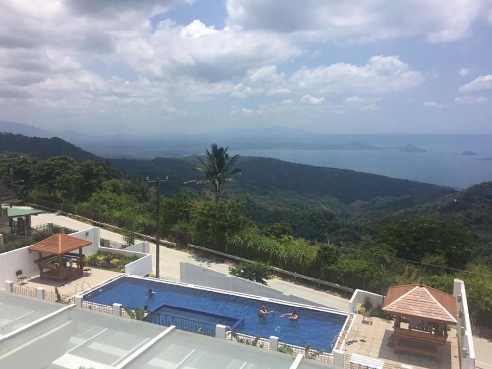 Vista Real Hotel Tagaytay City Buitenkant foto