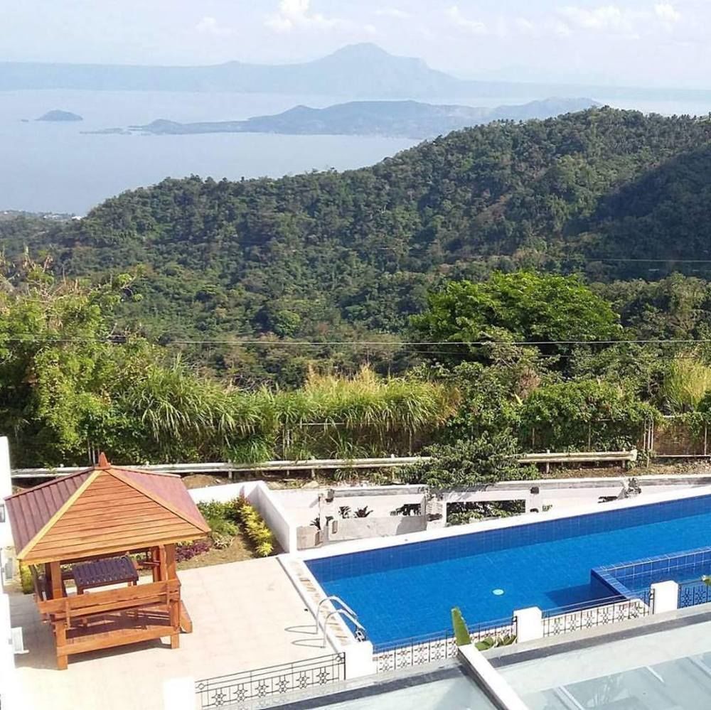 Vista Real Hotel Tagaytay City Buitenkant foto