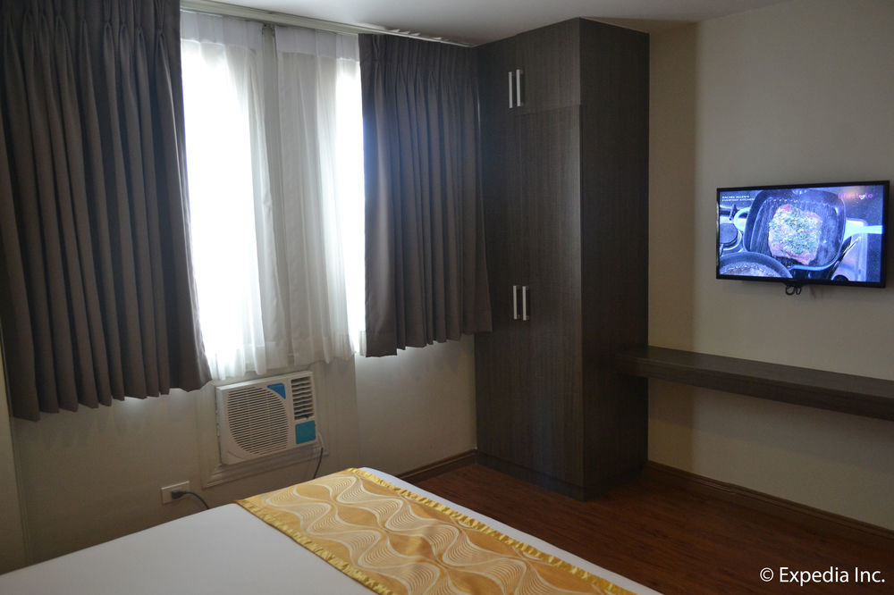 Vista Real Hotel Tagaytay City Buitenkant foto