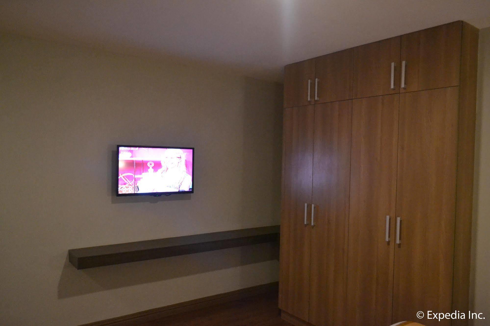 Vista Real Hotel Tagaytay City Buitenkant foto