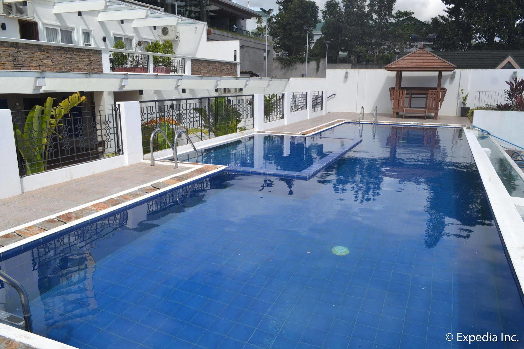 Vista Real Hotel Tagaytay City Buitenkant foto