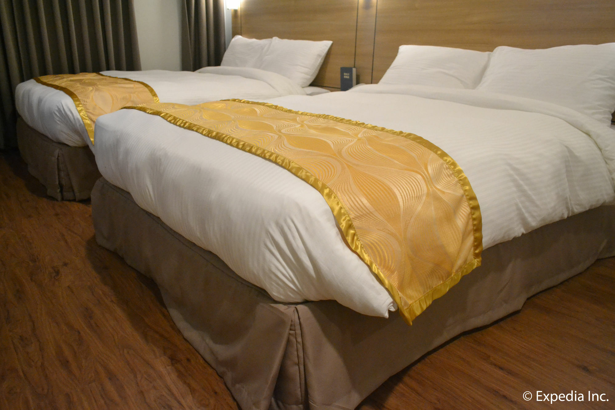 Vista Real Hotel Tagaytay City Buitenkant foto