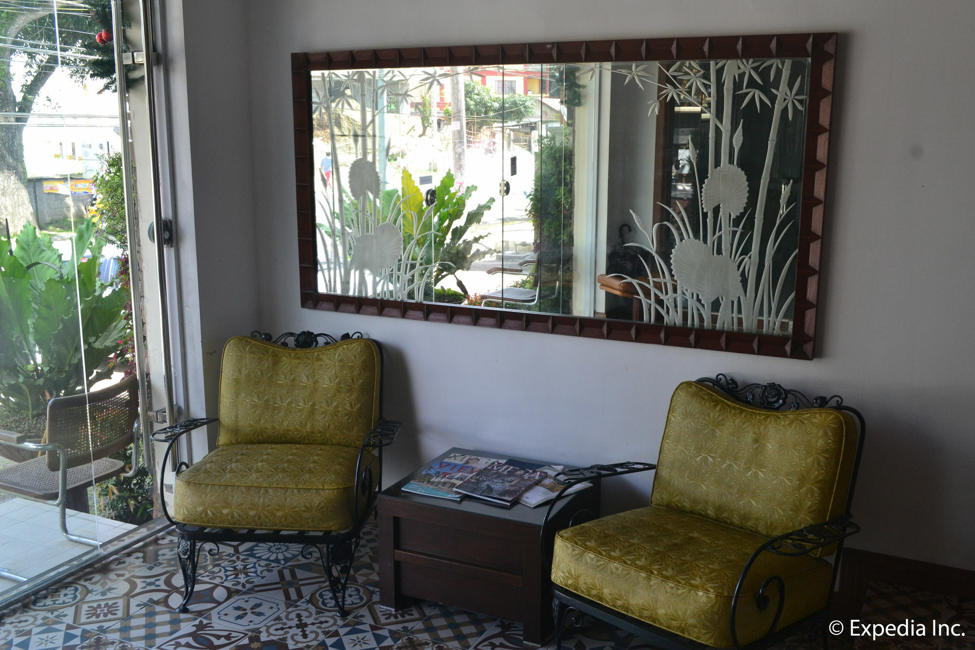 Vista Real Hotel Tagaytay City Buitenkant foto